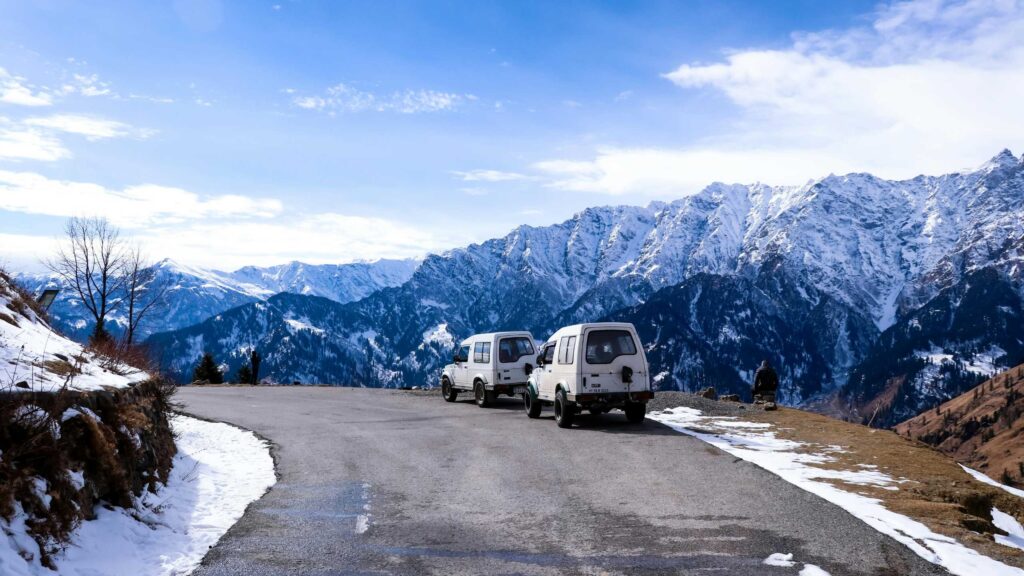 how to reach Kullu Manali by road
